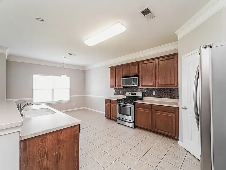 620 Wrayhill Dr — Photo 8