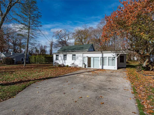 30 Ryerson Avenue, Manorville, NY 11949