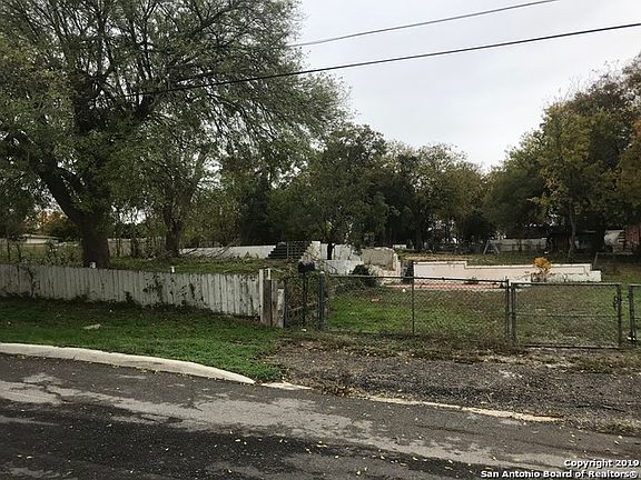 2nd image of 143 Cloudhaven Dr