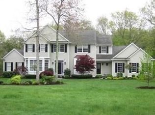 111 Finch Ln, North Kingstown, RI 02852