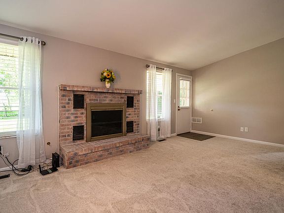 4th image of 6080 Honeygate Dr
