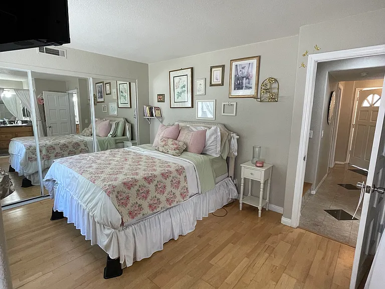 1854 Hornblend St — Photo 15