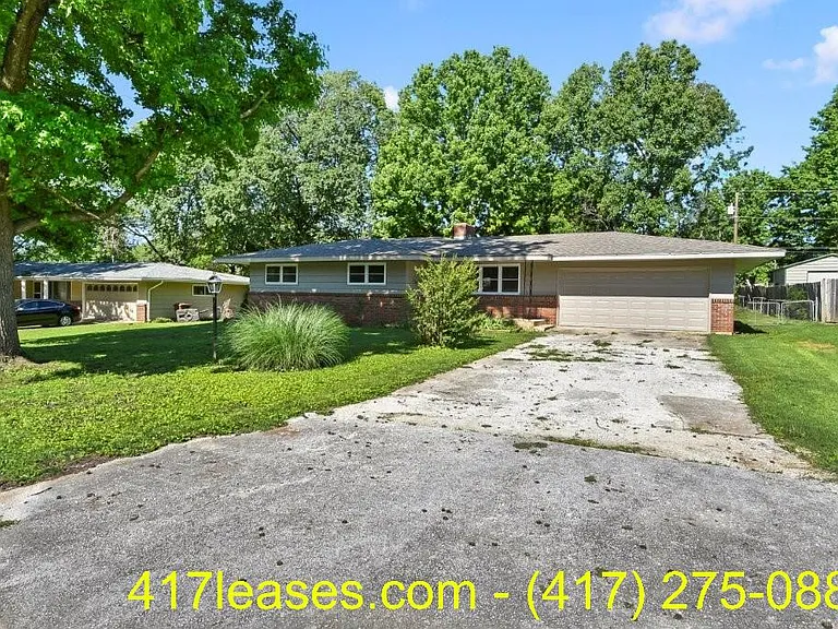 203 S White Oak Ave — Photo 4
