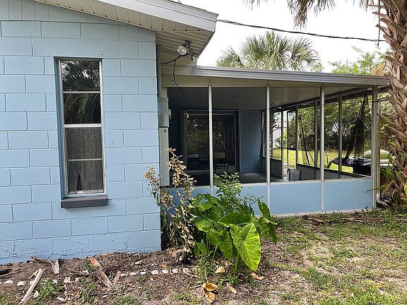 3rd image of 439 Crescent Dr