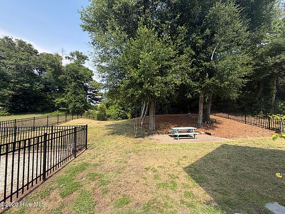 4th image of 416 Sunrise Court