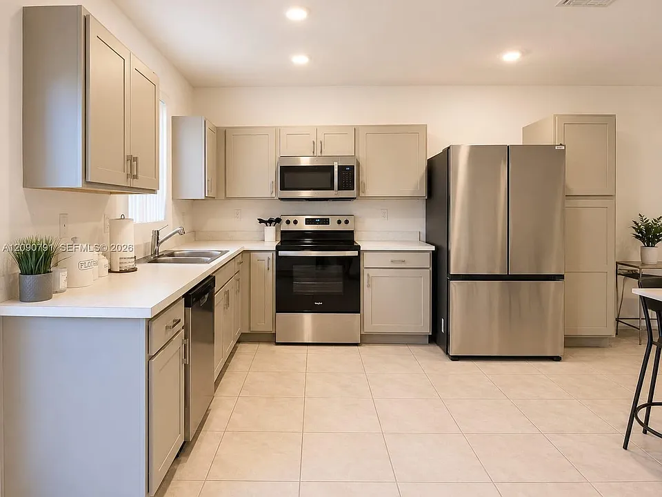 364 NW 8th Ct