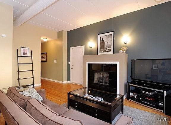 3rd image of 1025 W Buena Ave APT 1E