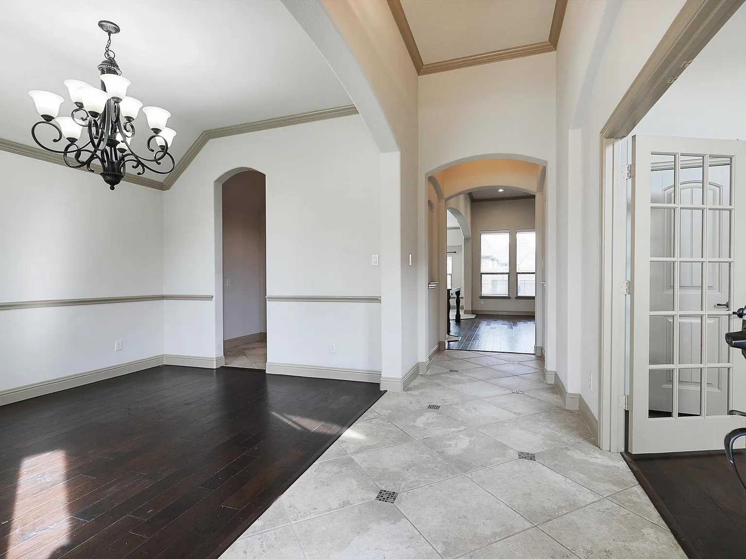 4 bed, 2344 sqft, $3,295 — Photo 2