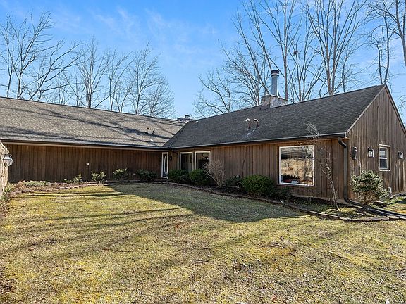 4th image of 21 Meadowlark Cir