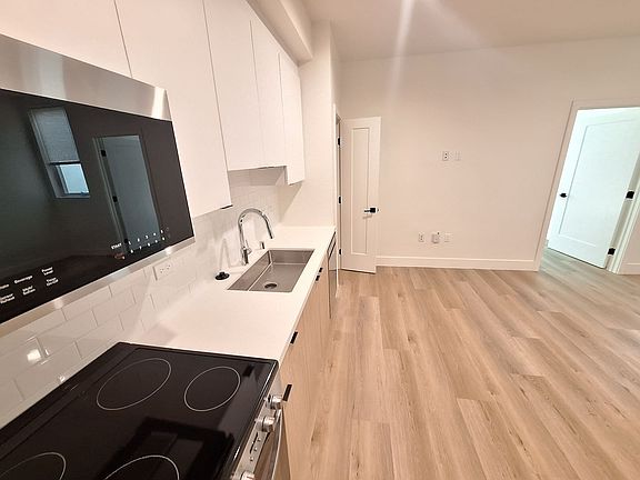 5th image of 16136 Devonshire St #103