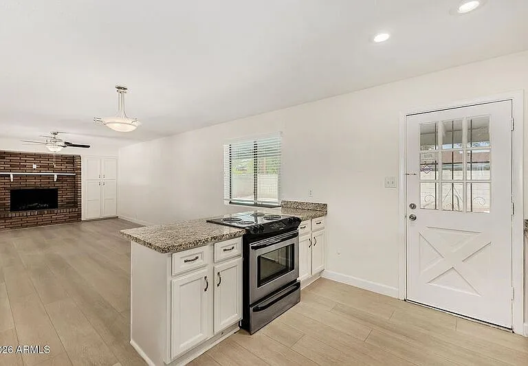 220 E McKinley St — Photo 17