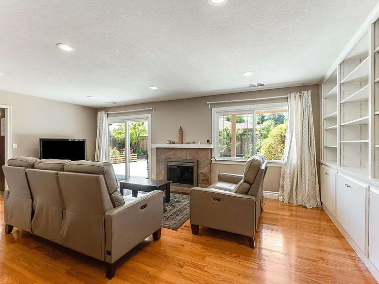 12371 Saraglen Dr — Photo 8