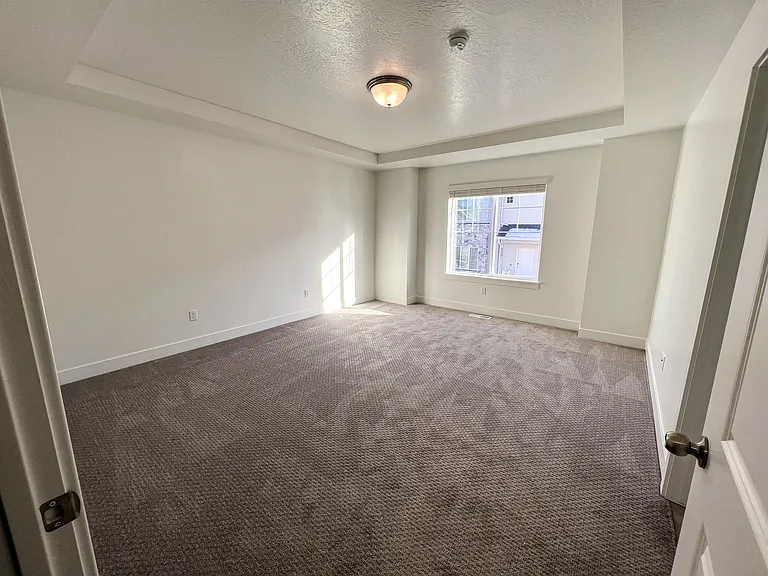 904 N 1150 E — Photo 16