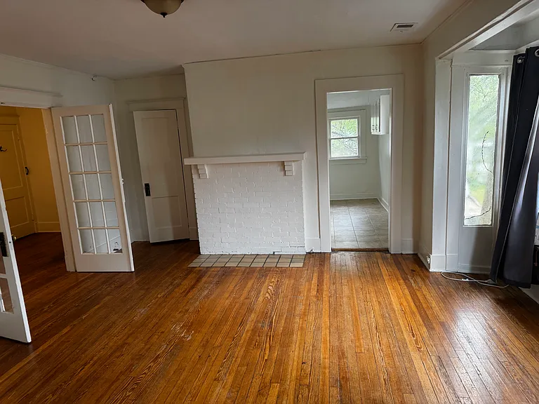 927 S Cox St — Photo 5