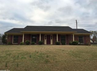 5 Sutton Pl, Pine Bluff, AR 71603