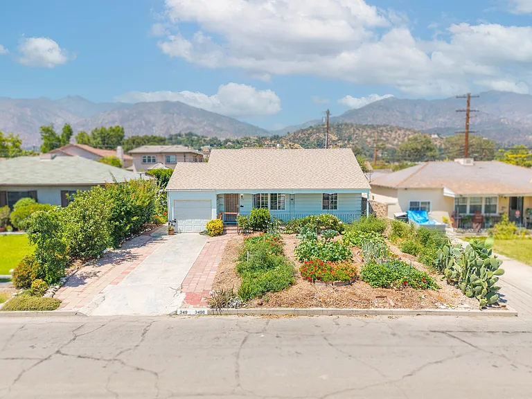 349 E Newman Ave #A — Photo 2