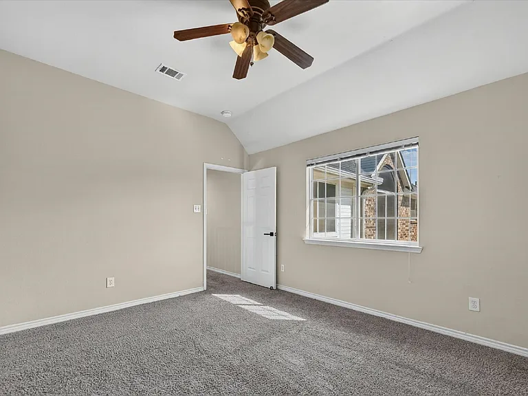 400 Breakers Point Ct — Photo 16