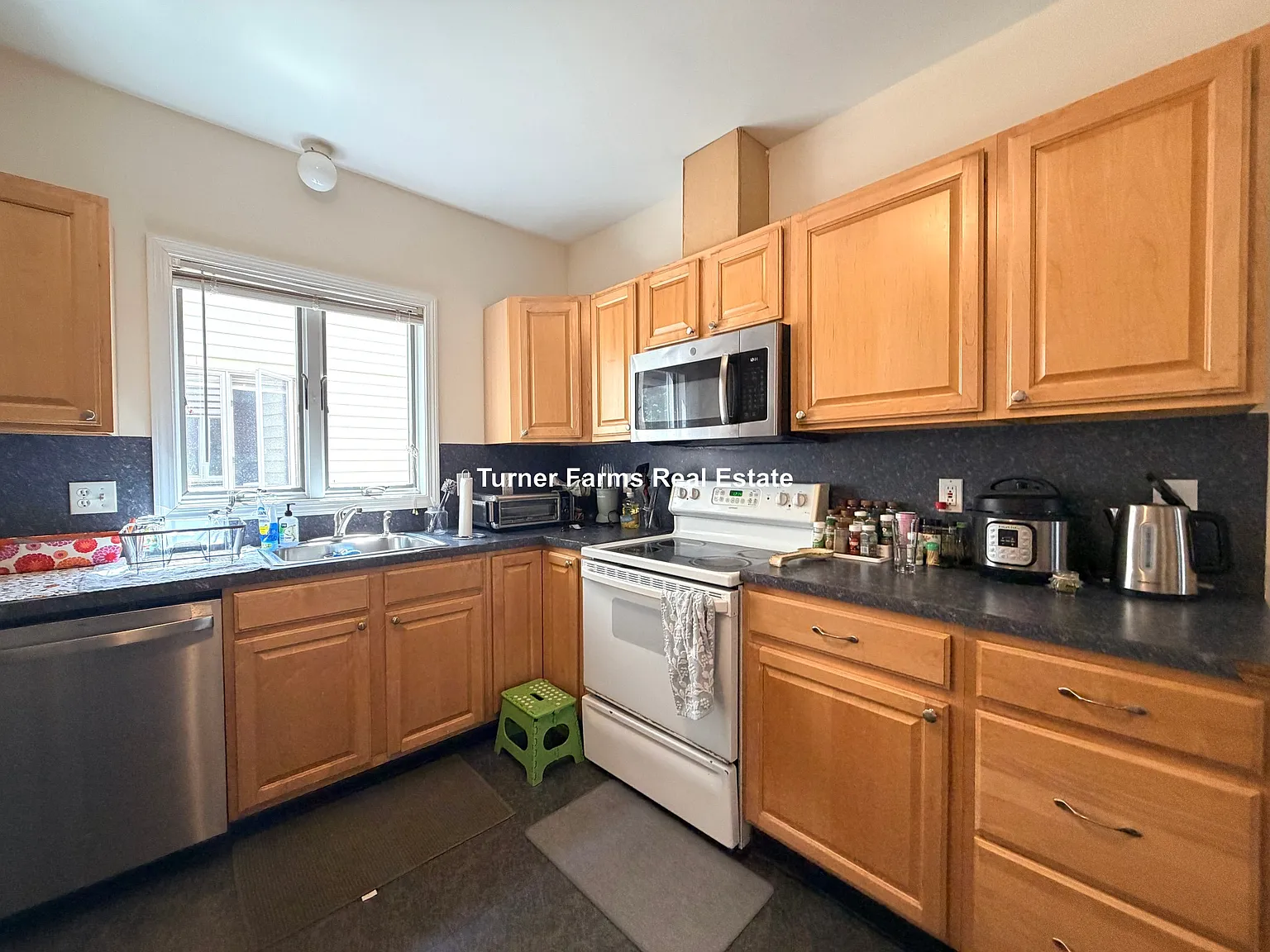 4 bed, 9999 sqft, $4,500 — Photo 4