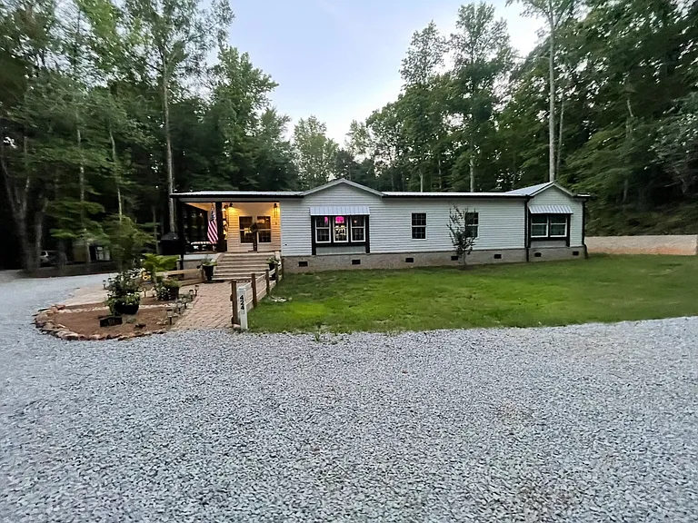 424 Old Jones Rd — Photo 1