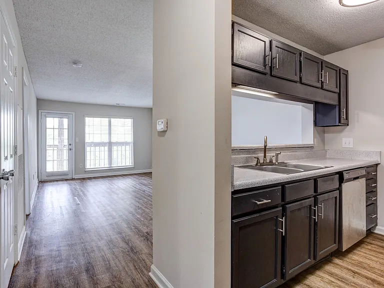 Deep River Pointe Apartments — Photo 32