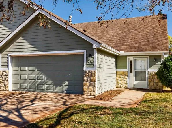 826 N Field Stone Dr, Lawrence, KS 66049