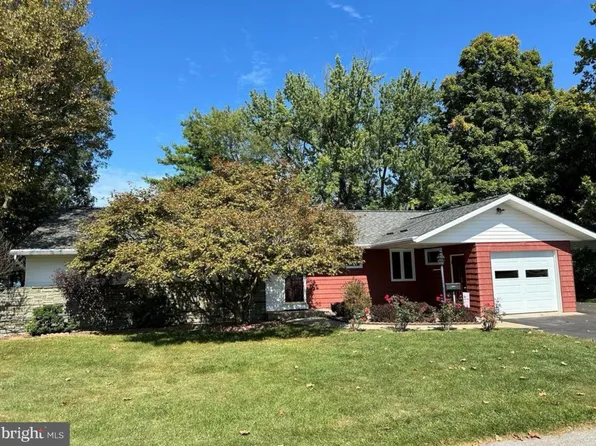 1035 Woodland Dr, Bellefonte, PA 16823