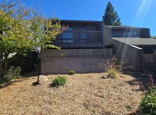 8341 Valley View Ct, Sebastopol, CA 95472
