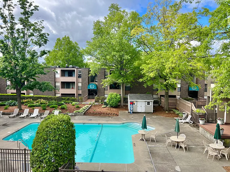 2 Shrewsbury Green Dr #I — Photo 35