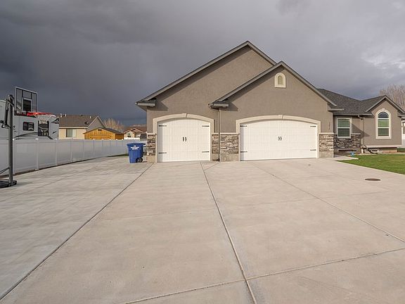 4th image of 3236 E Edwards Dr