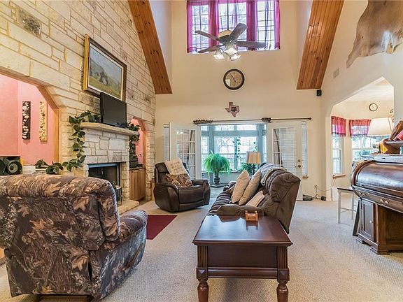 4th image of 276 Juniper Ln