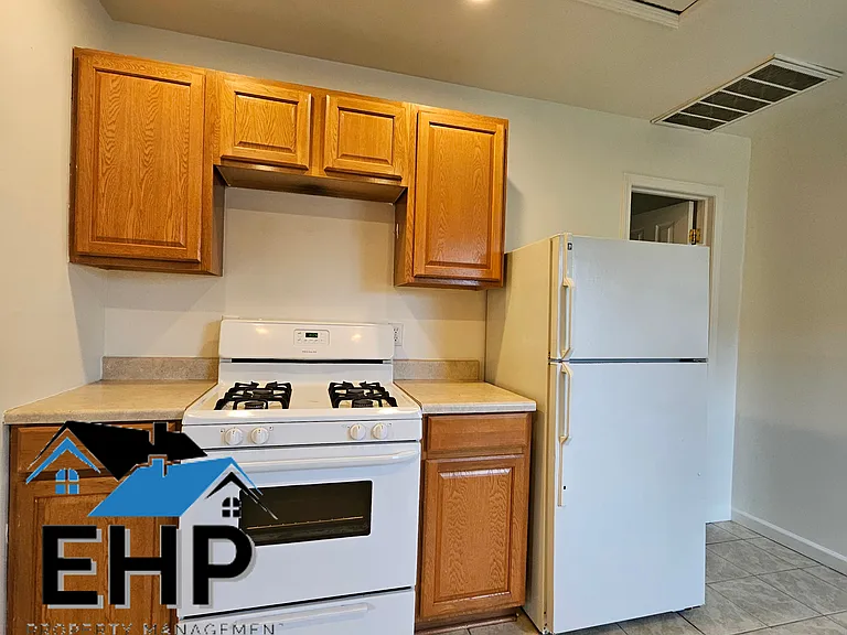 17535 Prospect St — Photo 6