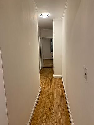 2nd image of 650 Melrose Ave Frnt 4