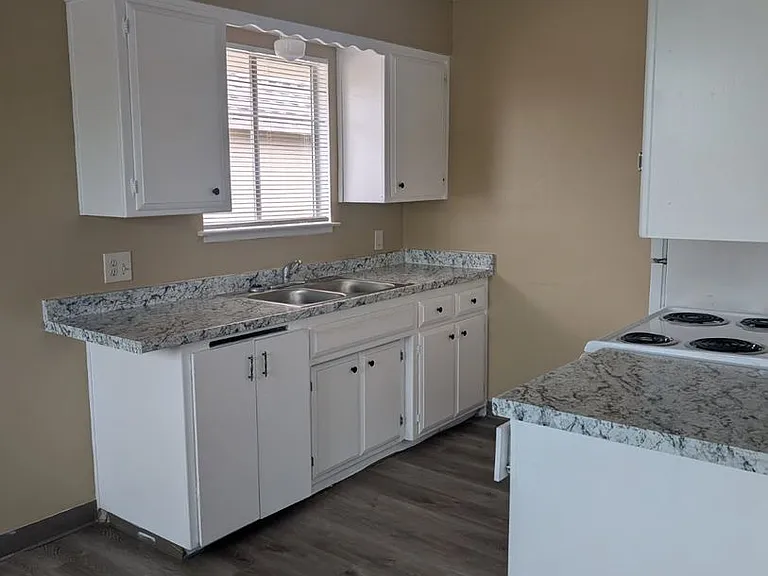 946 S Barrett Rd — Photo 4