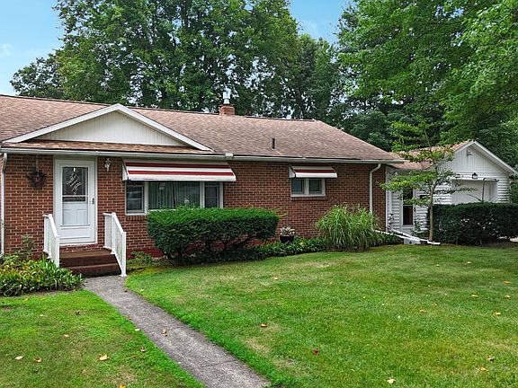 2nd image of 624 Helena St