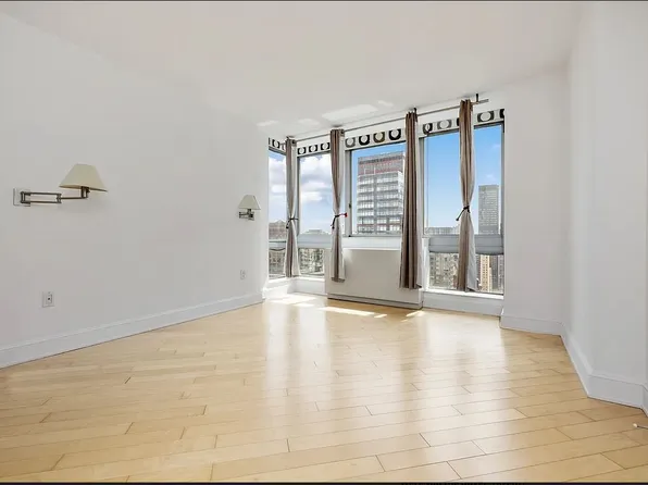 235 East 55th Street 40A image 2 of 6
