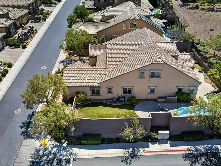 2852 Josephine Dr — Photo 45