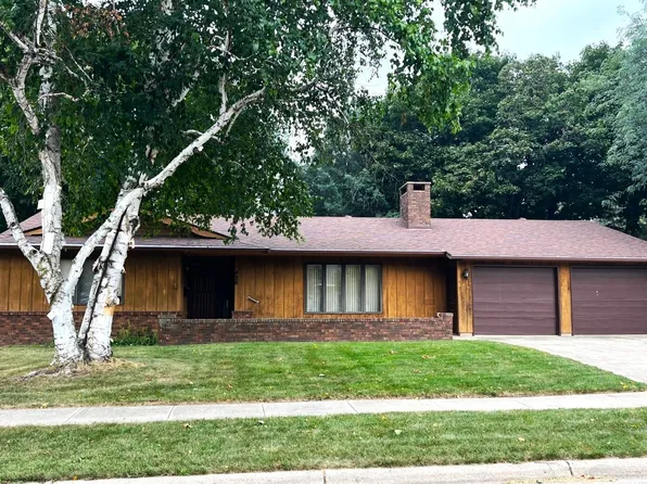 420 Boston Ave NE, Orange City, IA 51041