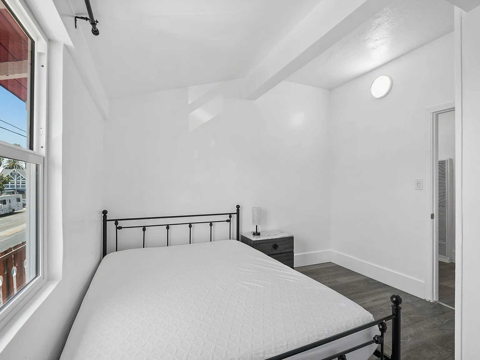 4 bed, 2.0 bath, 1300 sqft, $1,481 — Photo 3