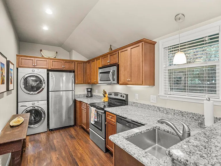 1606 Cedar Ln #B — Photo 3