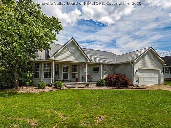 2nd image of 126 Woodbend Cv