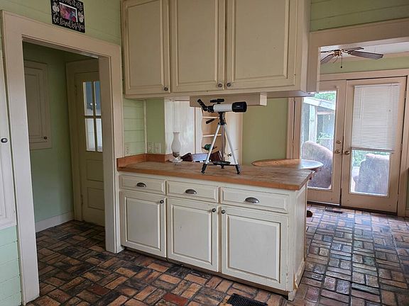 5th image of 914 S Dogwood Dr
