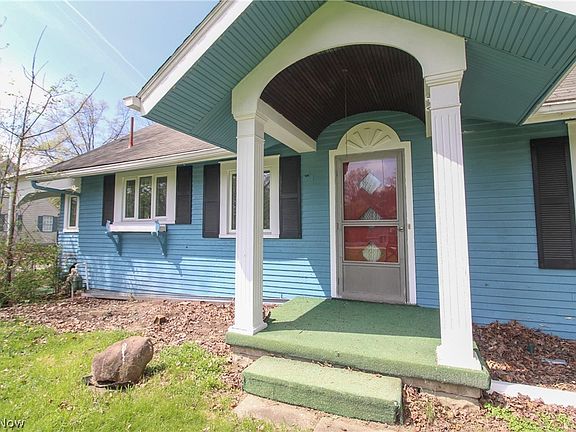 2nd image of 628 North Rd SE
