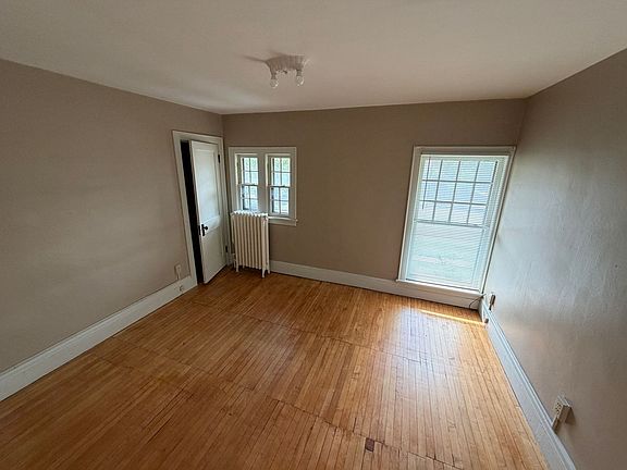 4th image of 116 Lexington Pkwy N APT 3