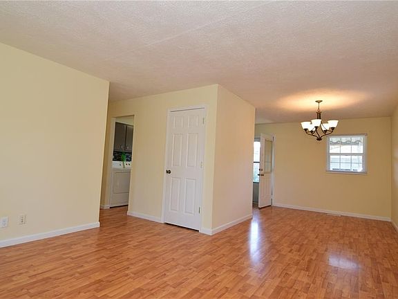5th image of 3220 Wellington Ave