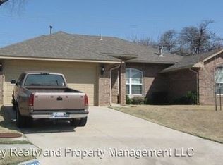 9513 Apple Dr, Midwest City, OK 73130