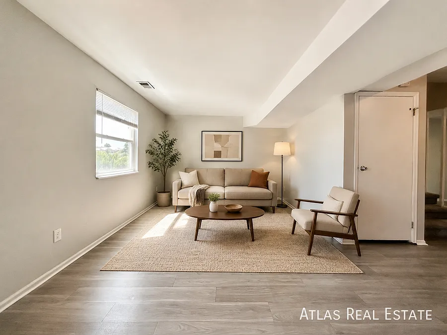 Free November!Newly Remodeled 3 Bed, 1 Bath Dual Level Duplex! — Photo 3