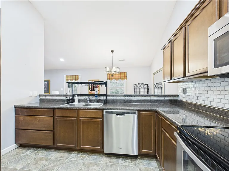 156 Stonefield Dr — Photo 7