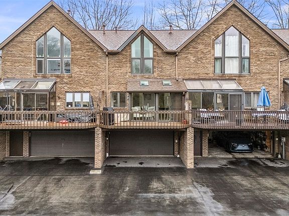 3rd image of 10068 Mansion Dr