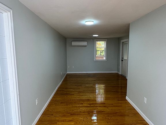 3rd image of 4 Walcott St Unit 1
