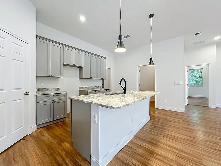 2250 W 13th St — Photo 9